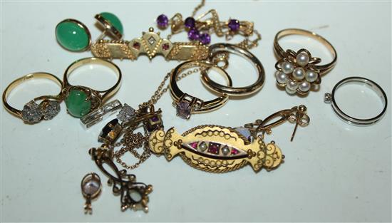 Gold dress rings, brooches, pendant etc